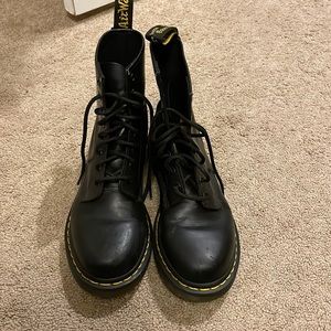 Black Dr. Martens 1460